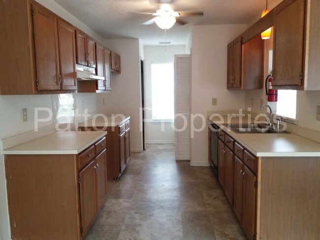 Building Photo - Winslow Home