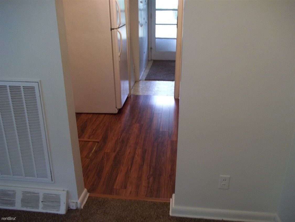 Primary Photo - 3435 Pine Grove Ave