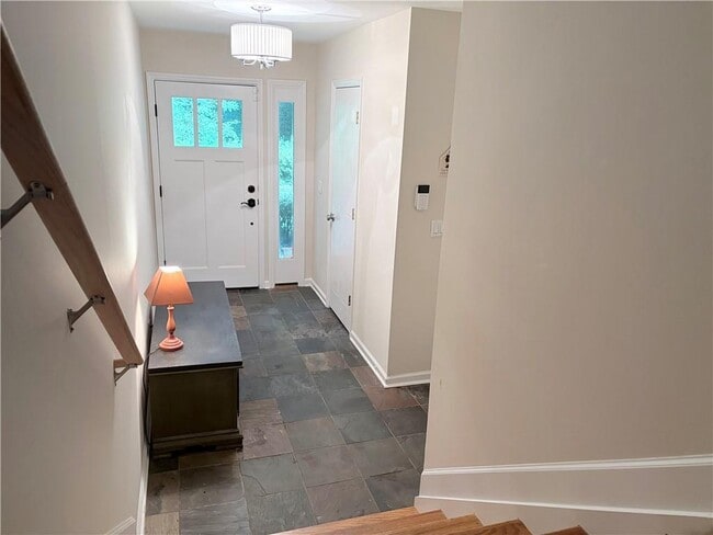 Building Photo - 1421 Hillpine Ln NE
