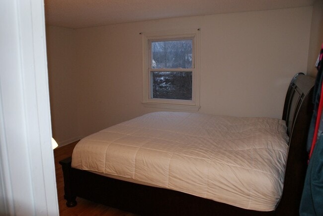 Building Photo - 250 Spring Cir