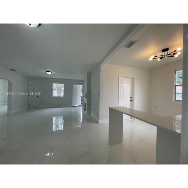 Foto del edificio - 7631 NW 4th Ave