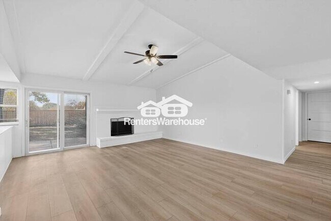 Foto del edificio - Leasing Special Cutest Home On The Market In Plano!!!