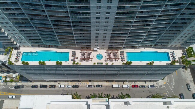 Foto del edificio - 1200 Brickell Bay Dr