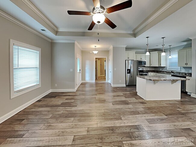 Foto del edificio - 702 Laurel Ln