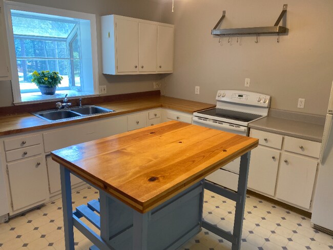 Foto del edificio - 3704 Tremont Dr