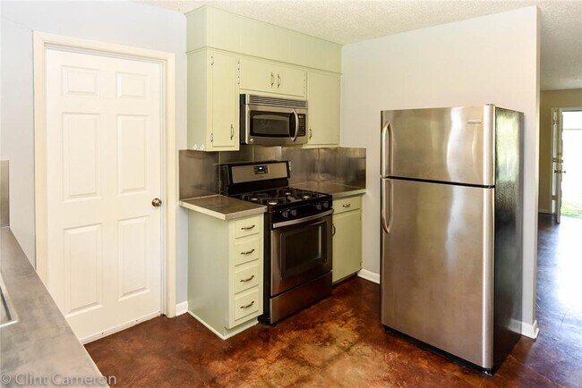 Foto del edificio - 2211 Lanier Dr