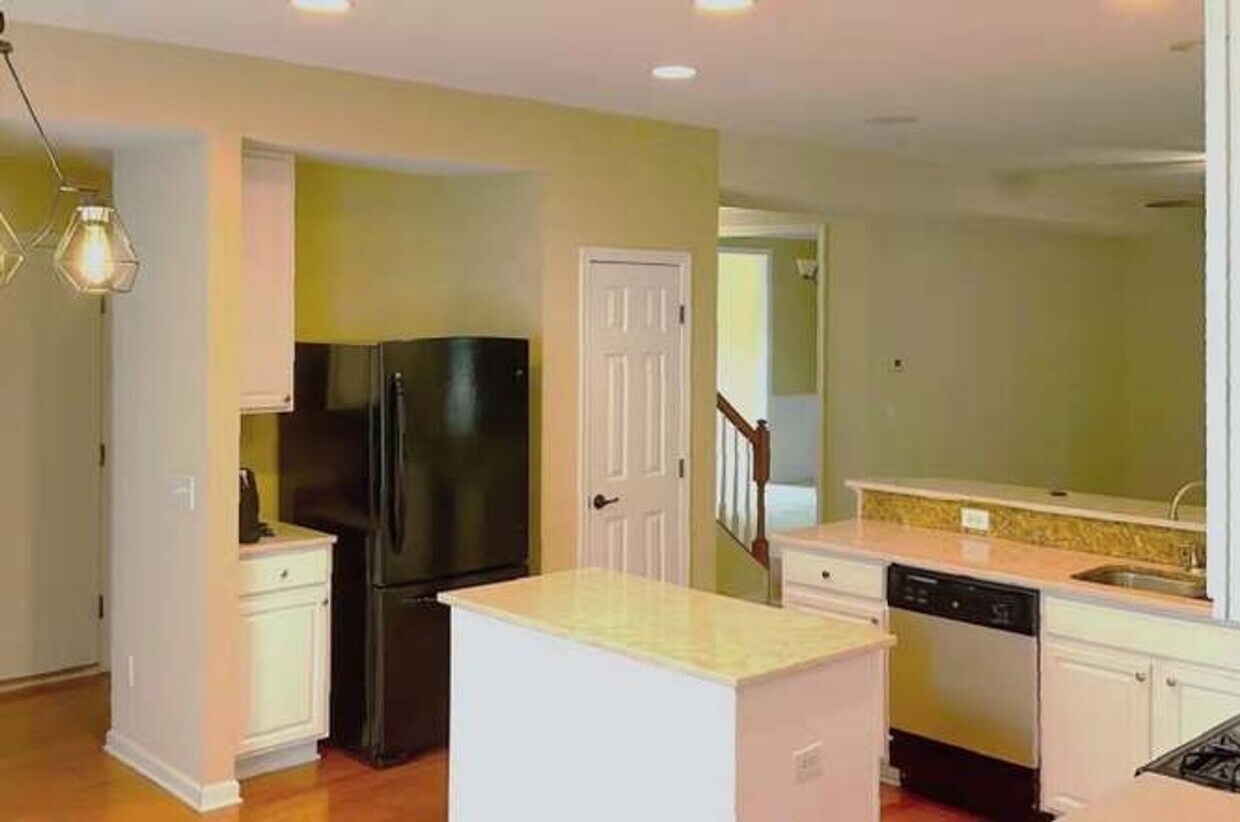 Foto del edificio - 3Bed/2.5Bath 2688 sq ft home located in Stonington
