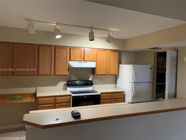Building Photo - 9905 Westwood Dr