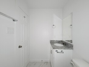 Building Photo - 8122 Sterlingshire St