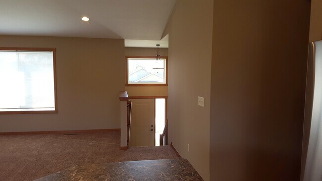 Building Photo - 3984 Stone Point Dr NE