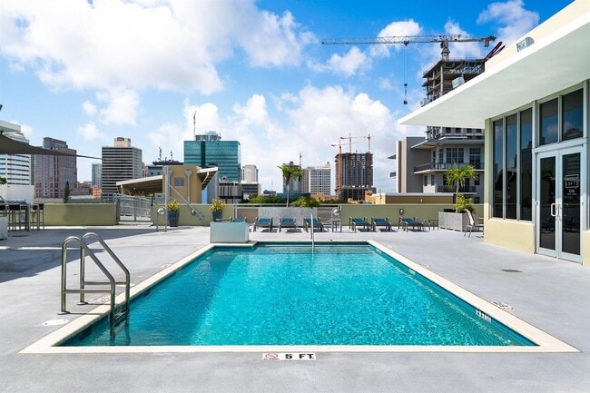 Foto del edificio - 445 N Andrews Ave