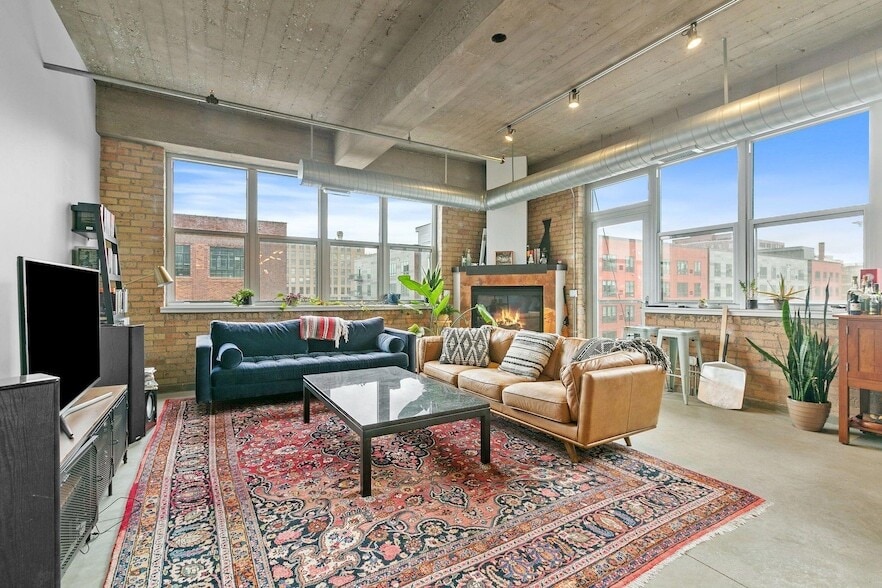 Primary Photo - 901 N 3rd St