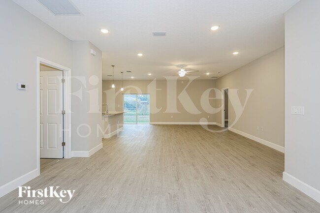 Foto del edificio - 717 Garvey Rd