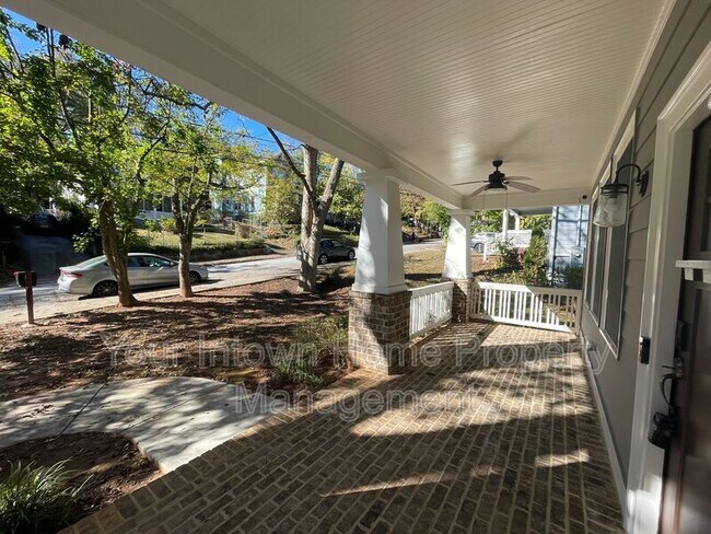 Photo - 137 Flora Ave NE House