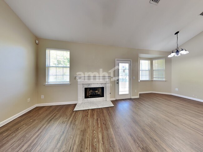 Building Photo - 117 Walton Trace South