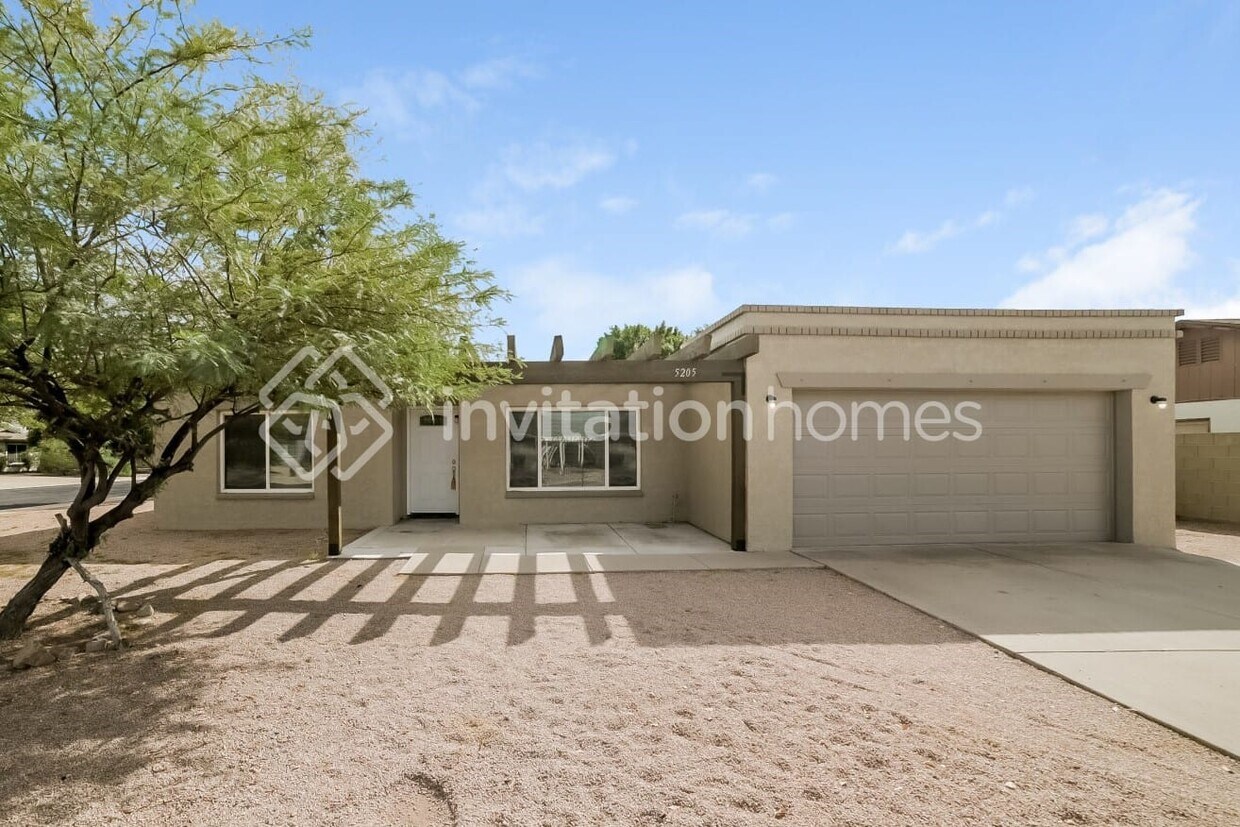 Primary Photo - 5205 W Beryl Ave