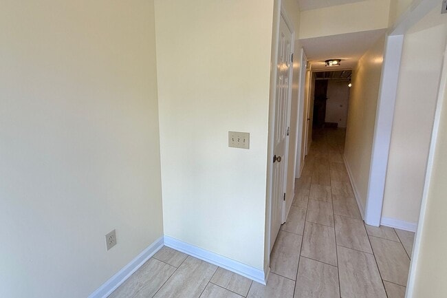 Building Photo - AVAILABLE MID-MARCH 2026! (No Pets Preferred)