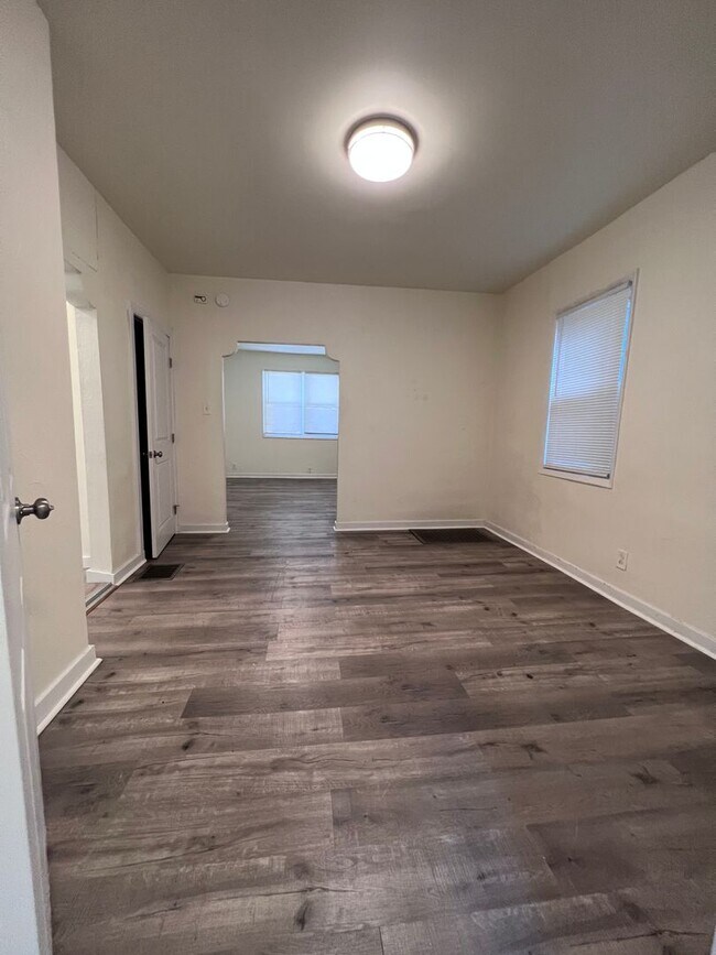 10 Exeter St Unit Floor 1, Pittsburgh, PA 15217 Room for Rent in