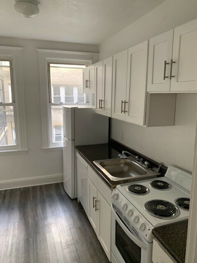 Foto del edificio - No Brokers fee, No Security Deposit, heat,...