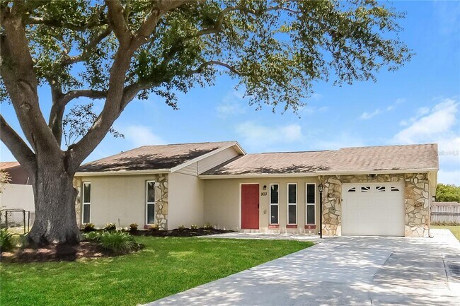 Foto del edificio - 903 Ashwood Ct