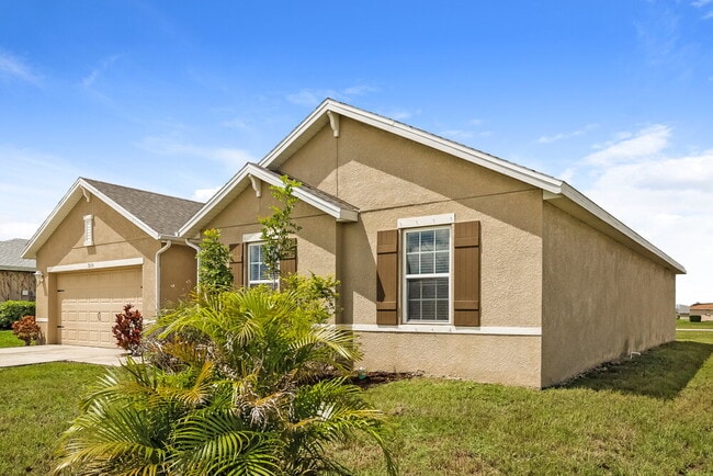 Building Photo - 2520 SW 15th Pl