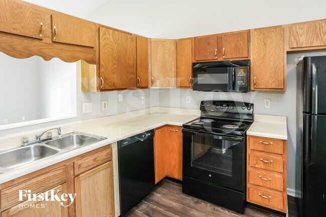 Foto del edificio - 2635 Lullwater Ln
