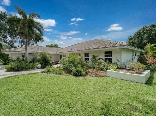 Foto del edificio - 2908 Banyan Blvd Cir NW