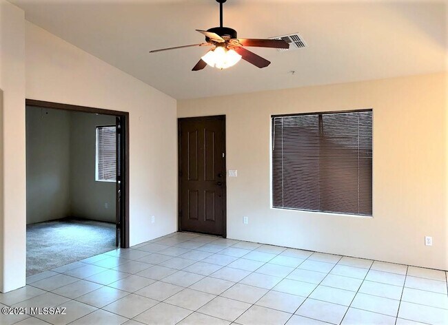 Building Photo - 2535 S Pantano Pkwy
