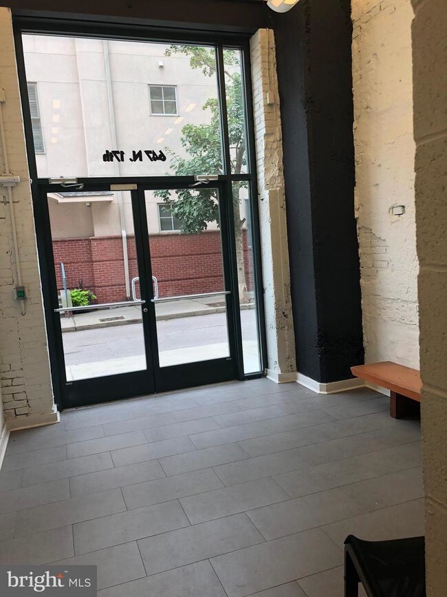 Foto del edificio - 647 N 17th St