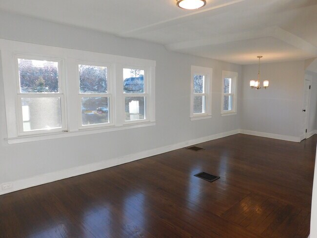 Building Photo - 264 Broad St