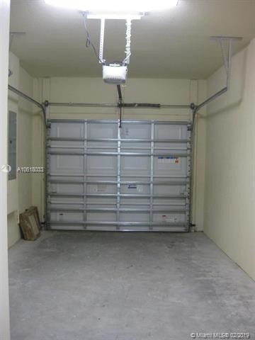 Building Photo - 10169  Wellington Parc Dr  10169