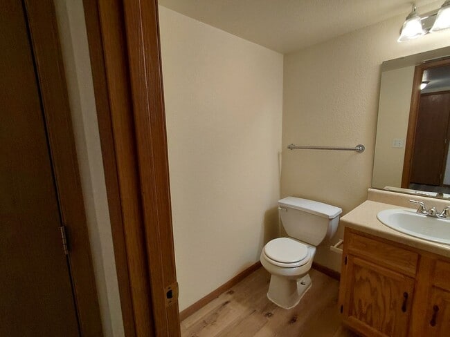 Building Photo - 22650 Hollow Oak Ln