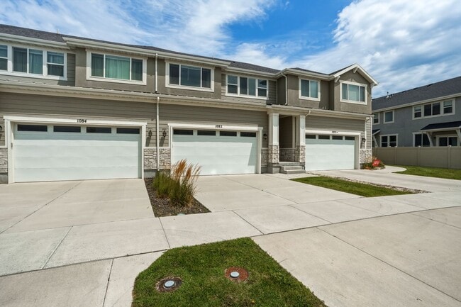 Photo - 3 Bedroom 2.5 Bathroom Townhome in Bluffdale!