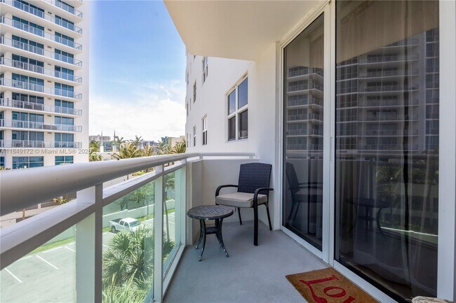 Building Photo - 3001 S Ocean Dr