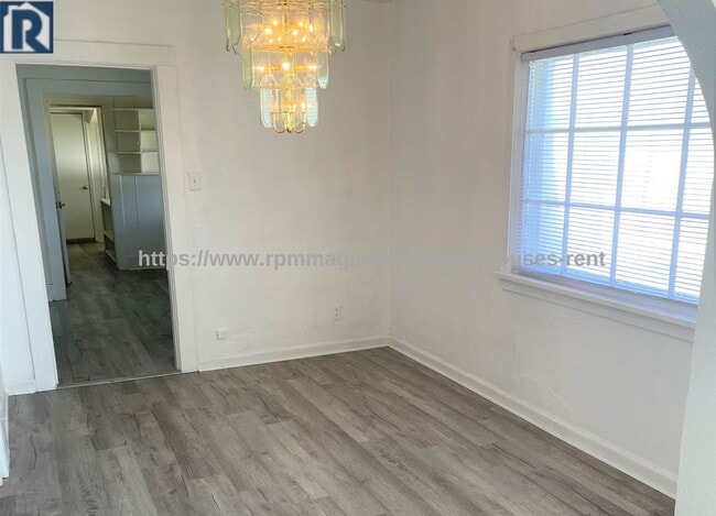Building Photo - Lovely 3 Bedroom 1 Bath house with Garage ...