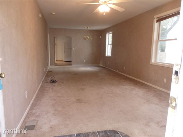 Building Photo - 1267 Langeland Ave