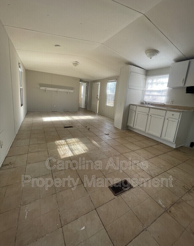 Foto del edificio - 143 Bluebird Ln