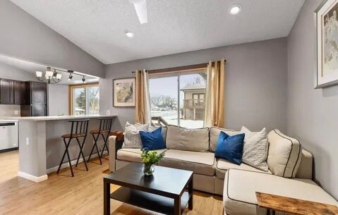 Foto principal - 912 W 66th St