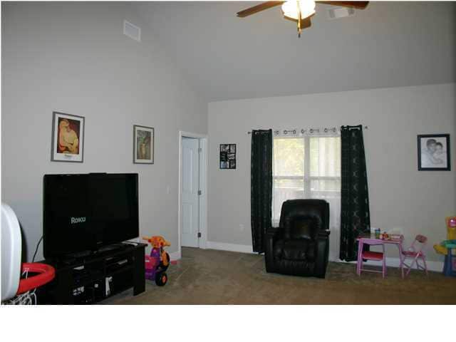 Foto del edificio - 658 Red Fern Rd