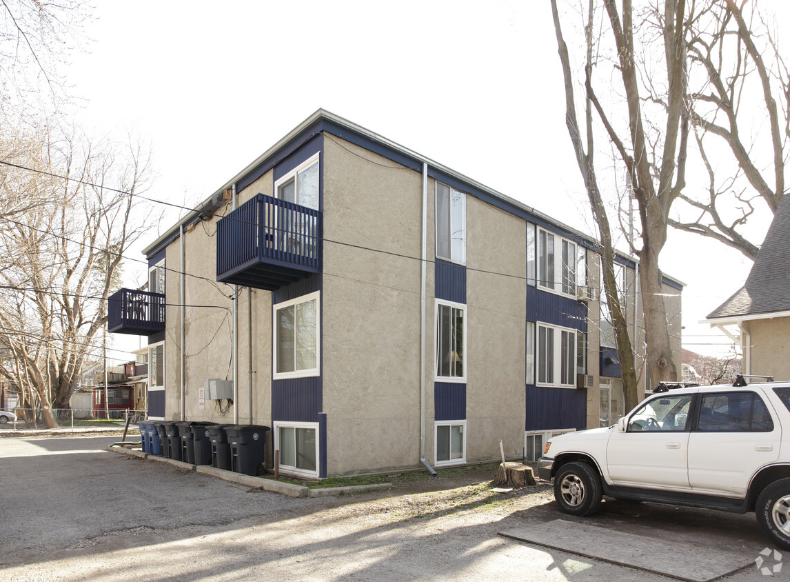 Building Photo - U of M Student Housing