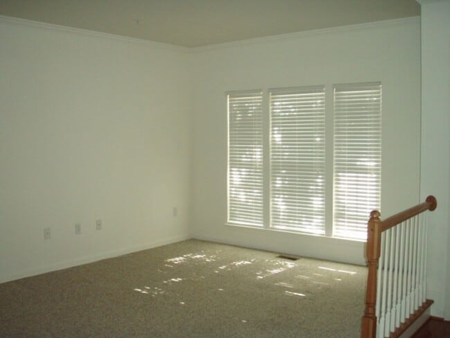 Foto del edificio - Gorgeous 3 Bedroom 3.5 Bathroom Brick Town...