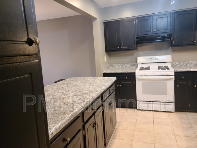 Foto del edificio - 6204 Aldersbrook Ct