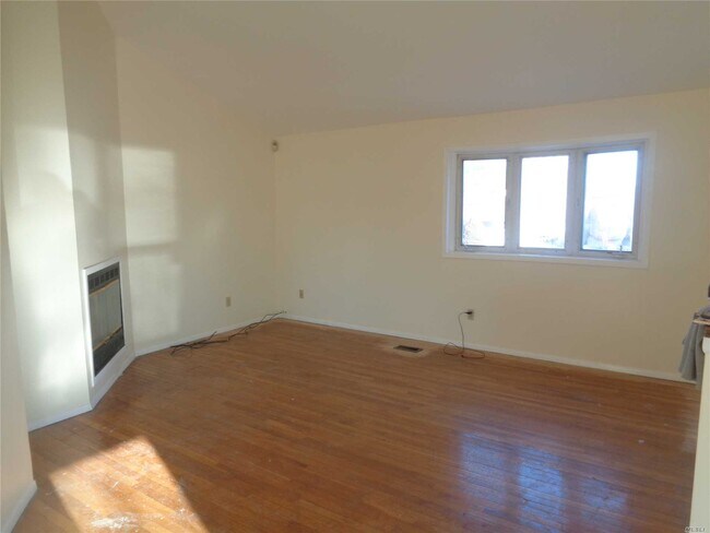 Building Photo - 126 Maida Ave