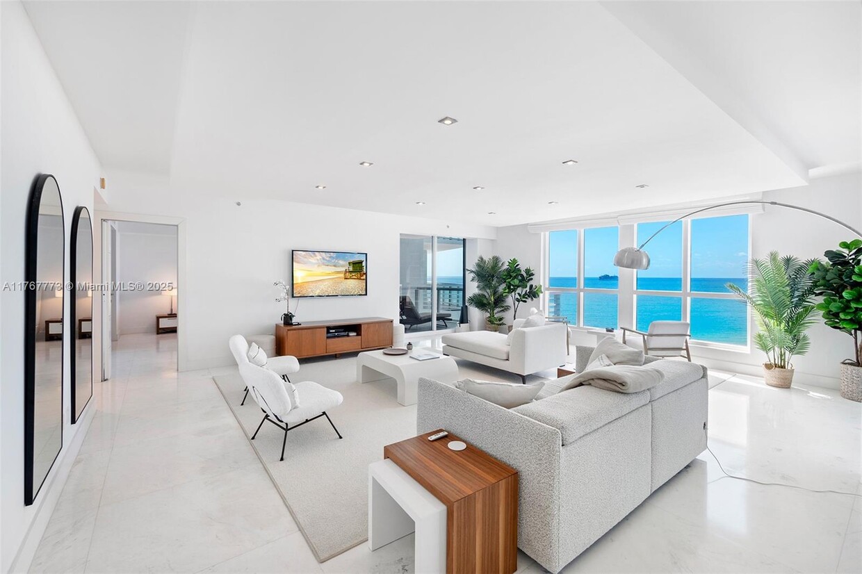 Foto principal - 3801 Collins Ave