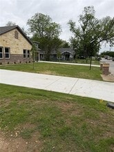 Building Photo - 1005 Granbury St
