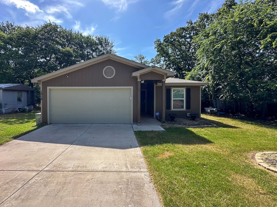 Primary Photo - Azle, TX 3 Bedroom / 2 Bath / 2 Car Garage