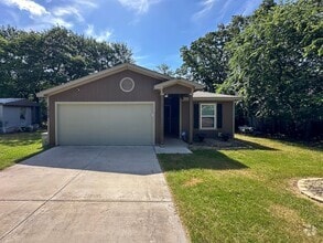 Building Photo - 52131 Dawn Ct