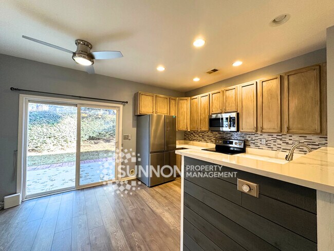 Foto del edificio - Updated 2 Bedroom Ballantyne Townhome