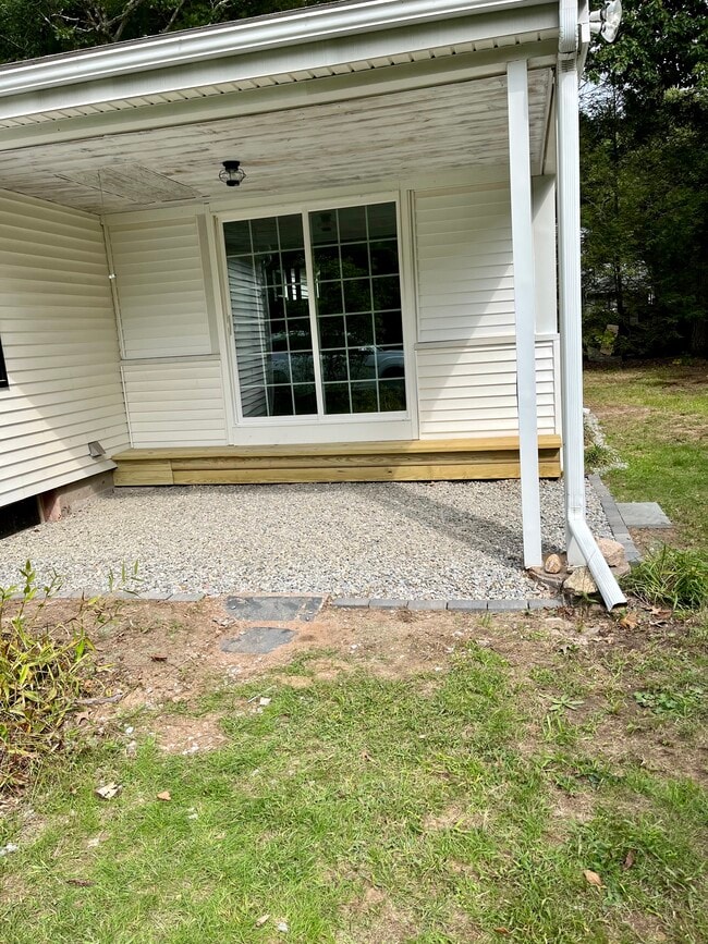 Building Photo - 196 Forest Ln