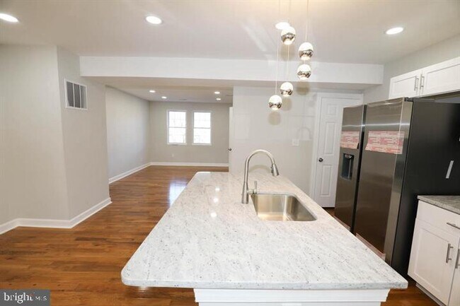 Building Photo - 113 Nunnery Ln